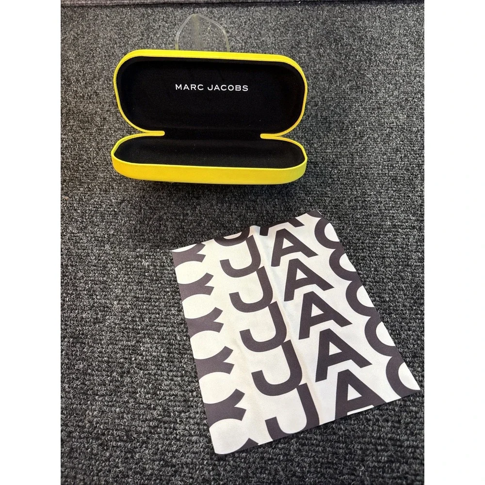 Marc Jacobs~Yellow Hard Shell Eyeglass Case with‎ Cleaning Cloth